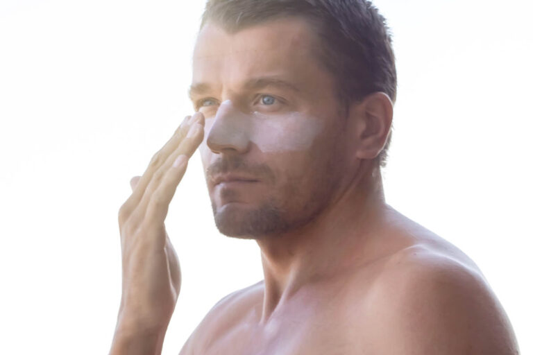 Man-applying-natural-Sunscreen_reef-safe-mineral-SPF